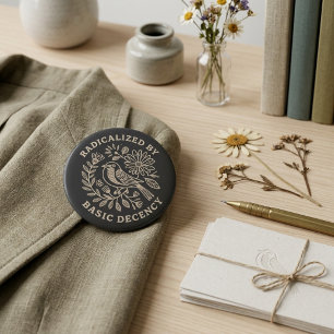 Badge Rond 5 Cm Radicalisé par l'activisme politique de la décence