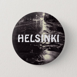 Badge Rond 5 Cm Rain water flowing on the streets of Helsinki