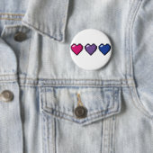 Badge Rond 5 Cm Rangée de trois Bisexual Fierté Drapeau Coeurs Pix (En situation)