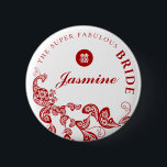 Badge Rond 5 Cm Red Floral Boho Chic Peacock Asiatique Mariage Par<br><div class="desc">Elégant design bohème rouge / blanc paon avec des détails floraux et une queue en cachemire forme asiatique / mariage chinois 'marié' pin tag bouton nom. Un design mariage à thème oriental / oriental / asiatique très unique, chic et classe pour le couple moderne et élégant. Le double bonheur est...</div>