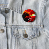 Badge Rond 5 Cm Red Gerbera Daisy Photo Joie Script Bold Modern (En situation)