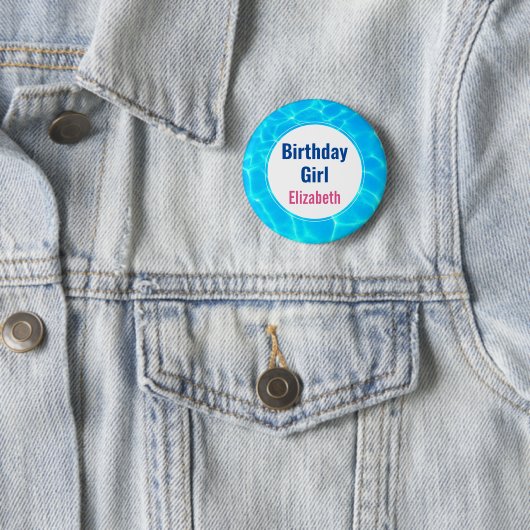 Badge Rond 5 Cm Réflexions sur l'eau de la piscine bleu chatoyante (En situation)
