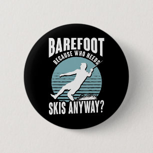Badge Rond 5 Cm Refoot Qui a Besoin de Skis De Toute Façon Humoris