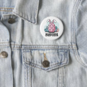 Badge Rond 5 Cm Rendre les oeufs moins chers aux oreilles de lapin (En situation)
