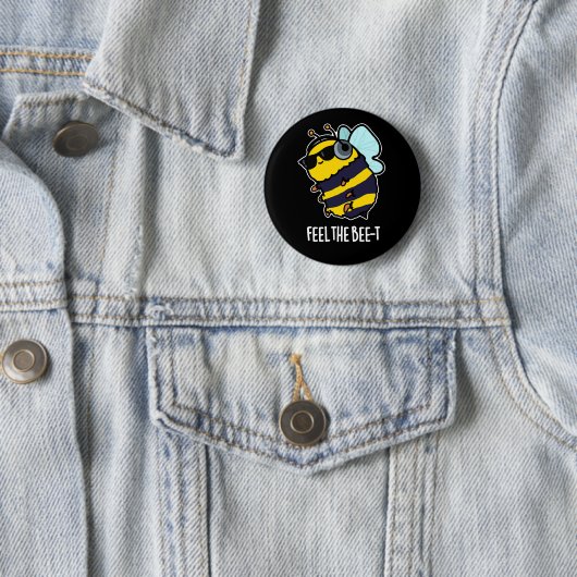 Badge Rond 5 Cm Ressentez L'Abeille-t Funny Bee Pun Dark BG (En situation)