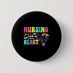 Badge Rond 5 Cm Rétro Groovy Soins Infirmiers Est Un Travail De Co