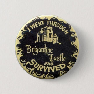 Badge Rond 5 Cm Rétro j'ai survécu au Pin de château de brigantin