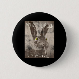 Badge Rond 5 Cm Rétro Qui Est Alice Drôle Lapin