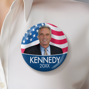Badge Rond 5 Cm RFK JR - Robert Kennedy Photo avec drapeau 2024