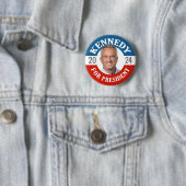 Badge Rond 5 Cm Robert F Kennedy JR 2024 (En situation)