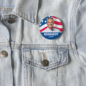 Badge Rond 5 Cm Robert F Kennedy JR 2024 - avec l'arrière - plan d (En situation)
