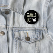 Badge Rond 5 Cm Roche d'écureuils ! Bouton (En situation)