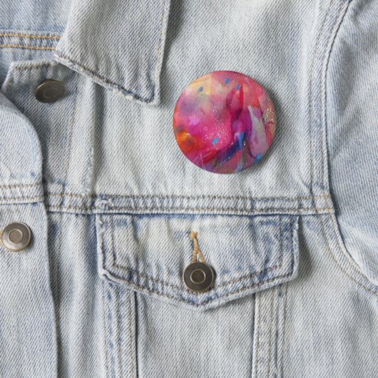 BADGE ROND 5 CM ROSE BLEU ABSTRAIT (En situation)