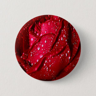 Badge Rond 5 Cm Rose rouge unique dans la pluie