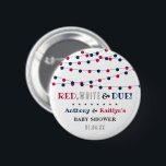 Badge Rond 5 Cm Rouge, Blanc & Due ! baby shower 4 juillet<br><div class="desc">Célébrez dans le style avec ces boutons de baby shower mignons et très tendance. Le design est facile à personnaliser avec votre libellé d'événement spécial et vos invités seront ravis quand ils verront ces boutons fabuleux. Des éléments de partie correspondants se trouvent dans la collection.</div>
