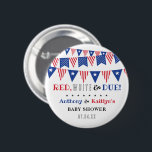 Badge Rond 5 Cm Rouge, Blanc & Due ! baby shower 4 juillet<br><div class="desc">Célébrez dans le style avec ces boutons de baby shower mignons et très tendance. Le design est facile à personnaliser avec votre libellé d'événement spécial et vos invités seront ravis quand ils verront ces boutons fabuleux. Des éléments de partie correspondants se trouvent dans la collection.</div>