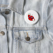 Badge Rond 5 Cm Rouge de Kiko (En situation)