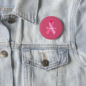 Badge Rond 5 Cm Ruban rose avec le texte fait sur commande (En situation)