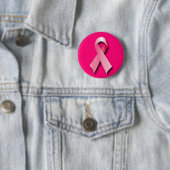 BADGE ROND 5 CM RUBAN ROSE DE CANCER DU SEIN (En situation)