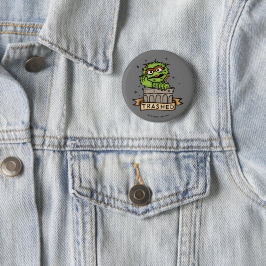 Badge Rond 5 Cm Rue Sésame | Oscar the Grouch Trashed (En situation)