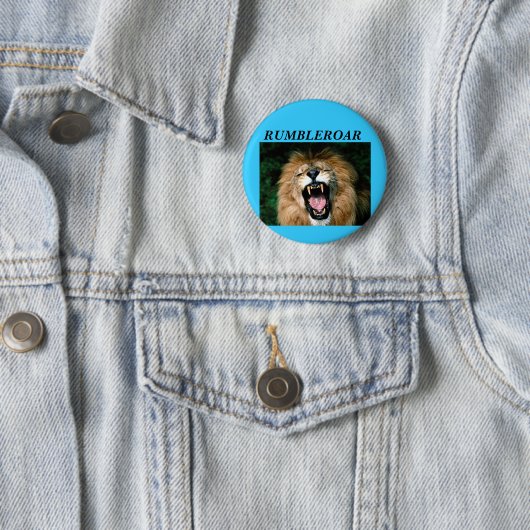 BADGE ROND 5 CM RUMBLEROAR (En situation)