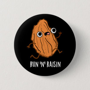 Badge Rond 5 Cm Run N Raisin Funny Food Pun Dark BG