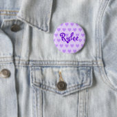Badge Rond 5 Cm Rylee en violet (En situation)