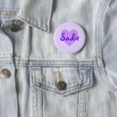 Badge Rond 5 Cm Sadie en violet (En situation)