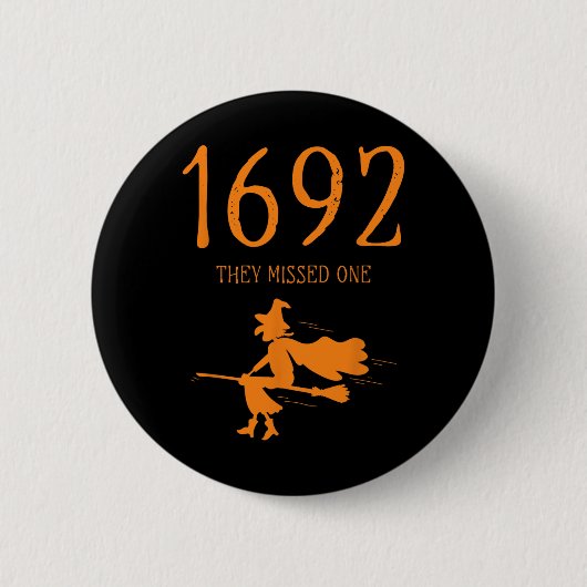 Badge Rond 5 Cm Salem 1692 Ils Ont Manqué Une Sorcière D'Halloween (Devant)