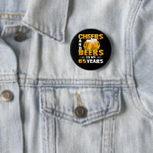 Badge Rond 5 Cm Salutations Et Bières À Mes 65 Ans 65E Cadeau (En situation)