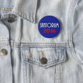 BADGE ROND 5 CM SANTORUM 2016 (En situation)