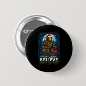 Badge Rond 5 Cm Sasquatch Christmas Lights Holiday Believe  (Devant & derrière)