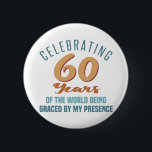 Badge Rond 5 Cm Sassy 60th Birthday Attitude<br><div class="desc">Une drôle d'idée cadeau d'anniversaire pour les femmes qui fêtent un âge marquant et ont de la grâce au monde avec leur présence.</div>