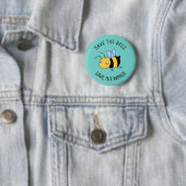 Badge Rond 5 Cm Sauvez les abeilles, l'abeille fatiguée du travail (En situation)