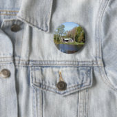 Badge Rond 5 Cm Scène rustique de l'eau de cabine (En situation)
