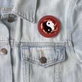Badge Rond 5 Cm Serpents double (rouge) (En situation)