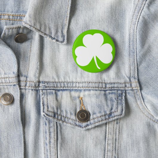 Badge Rond 5 Cm Shamrock irlandais (En situation)