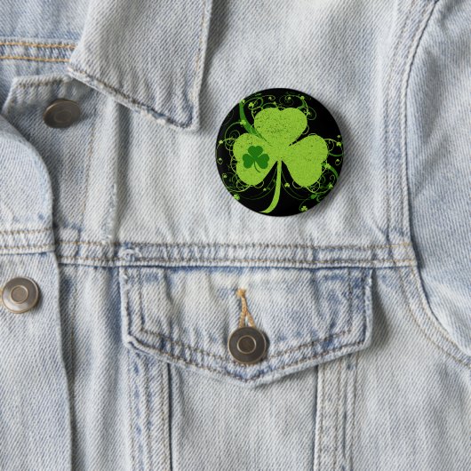 Badge Rond 5 Cm Shamrock irlandais vert (En situation)