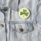 Badge Rond 5 Cm Shamrock Trombone (En situation)