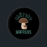 Badge Rond 5 Cm Shiitake Se Produit Funny Sarcastic Mushroom Puns<br><div class="desc">Shiitake Arrive. Amusant et sarcastique champignons à la recherche d'un jeu de mots pour ceux qui aiment trouver des champignons dans le bois. Marchandises de citation cool et humoristique pour chasseur de champignons qui ramassent des champignons comestibles dans la nature. Parfait pour le champagne et la collecte de champignons. Grand...</div>