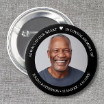 Badge Rond 5 Cm Simple coeur Photo Funéraire Garde-mémoire<br><div class="desc">Honorer votre être aimé avec ce beau bouton avec une photo surlignée par 3 lignes de texte personnalisé et un coeur simple. Modifiez facilement la couleur de l'arrière - plan en fonction de vos besoins. La mémoire de gardien parfaite faveur à distribuer à la famille et aux amis.</div>