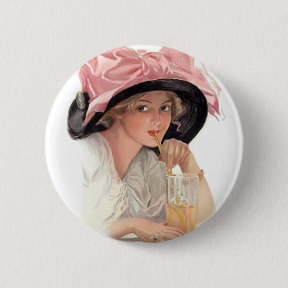 Badge Rond 5 Cm Sipping Soda Girl in Casquette