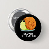 Badge Rond 5 Cm Slomo Est Comment Je Passe Funny Snail Pun Dark BG (Devant & derrière)