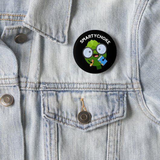 Badge Rond 5 Cm Smartychoke Funny Artichoke Pun Dark BG (En situation)