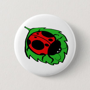 Badge Rond 5 Cm Smiling Ladybug sur une feuille verte
