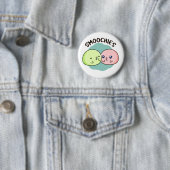 Badge Rond 5 Cm Smoochies Drôle Baiser Mochi Pun (En situation)