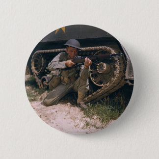 Badge Rond 5 Cm Soldat de la Seconde Guerre mondiale agenouillé av