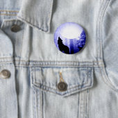 Badge Rond 5 Cm Solely Wolf Howling at Moon (En situation)
