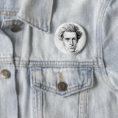 BADGE ROND 5 CM "SOREN KIERKEGAARD" (En situation)