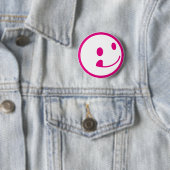 BADGE ROND 5 CM SOURIANT (En situation)